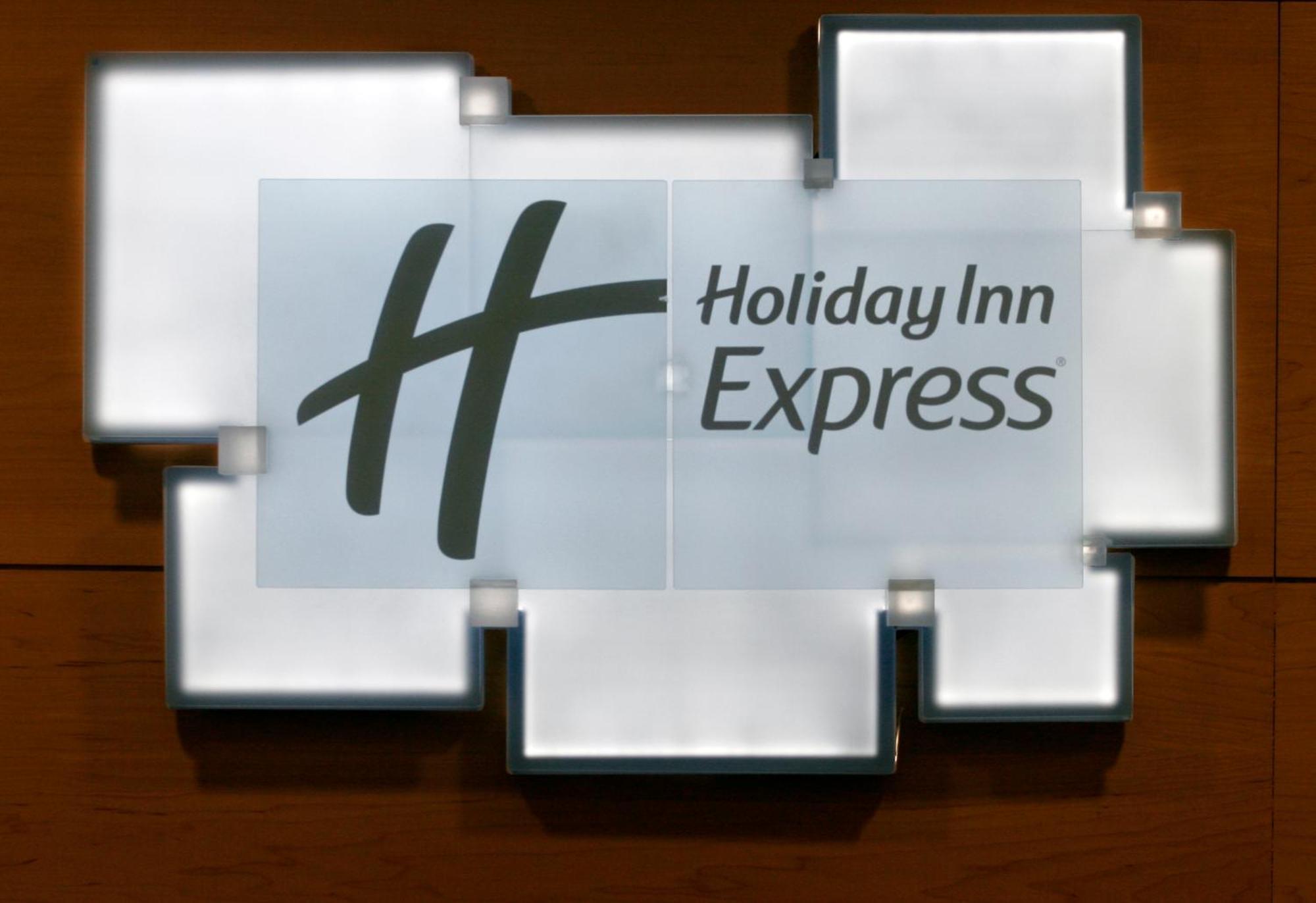 فندق سانت كوغات ذيل فاييفي  هوليداي إن إكسبريس سانت كوجات المظهر الخارجي الصورة